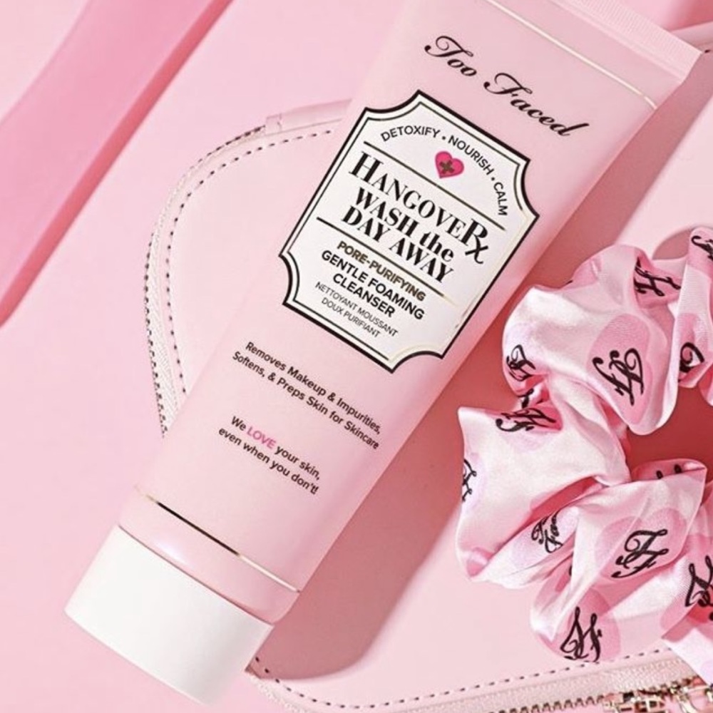 Too Faced Hangover Wash The Day Away Pore-Purifying Gentle Foaming Cleanser